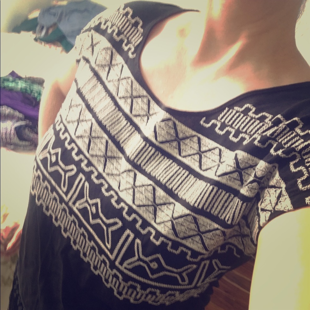 Black & white fringed top